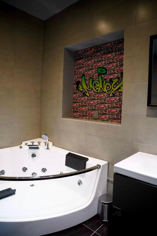 Апартаменти Capsule Casino - Jacuzzi - Billard - Netflix - Console & Jeux Монс Екстер'єр фото