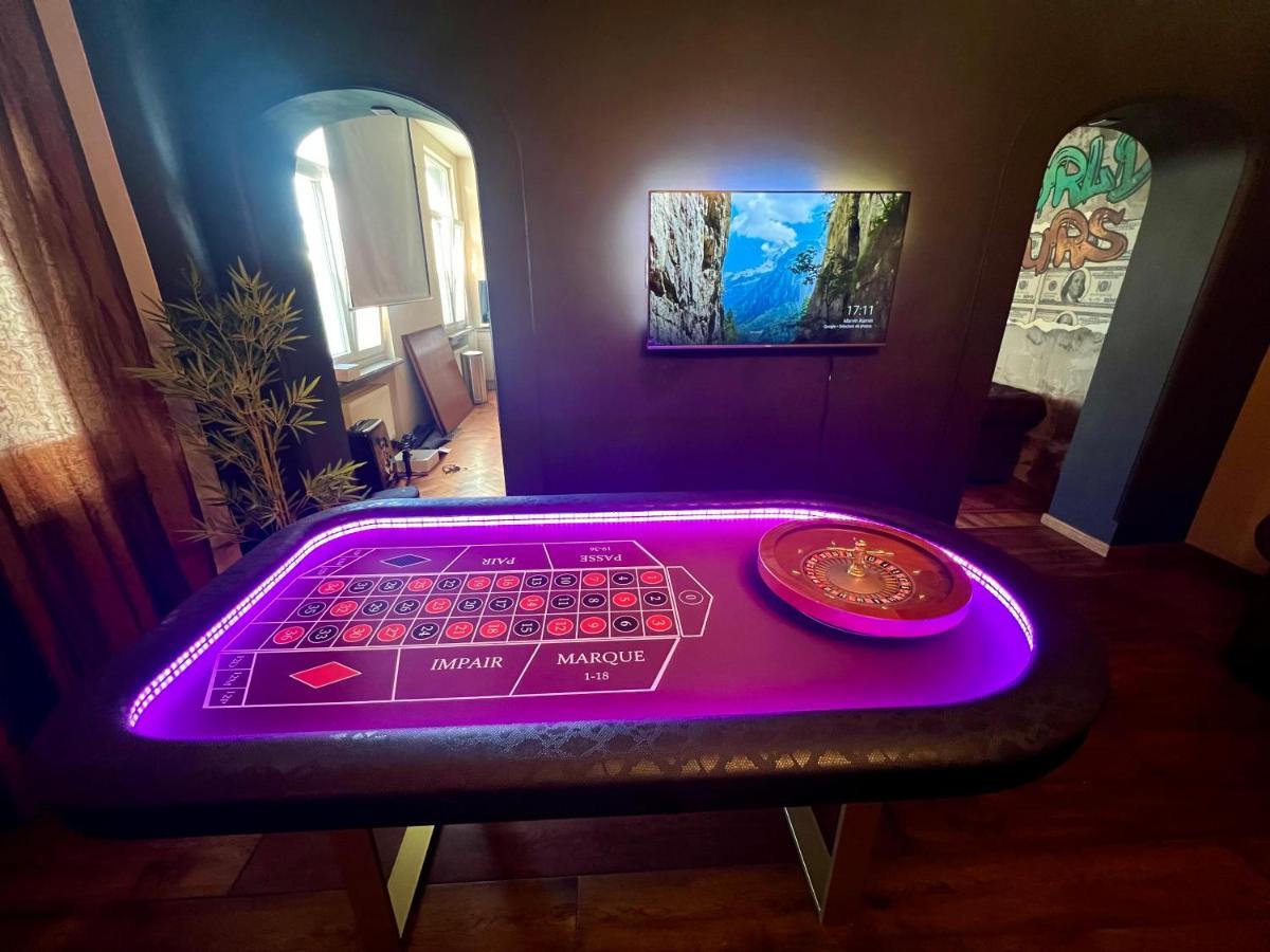 Апартаменти Capsule Casino - Jacuzzi - Billard - Netflix - Console & Jeux Монс Екстер'єр фото